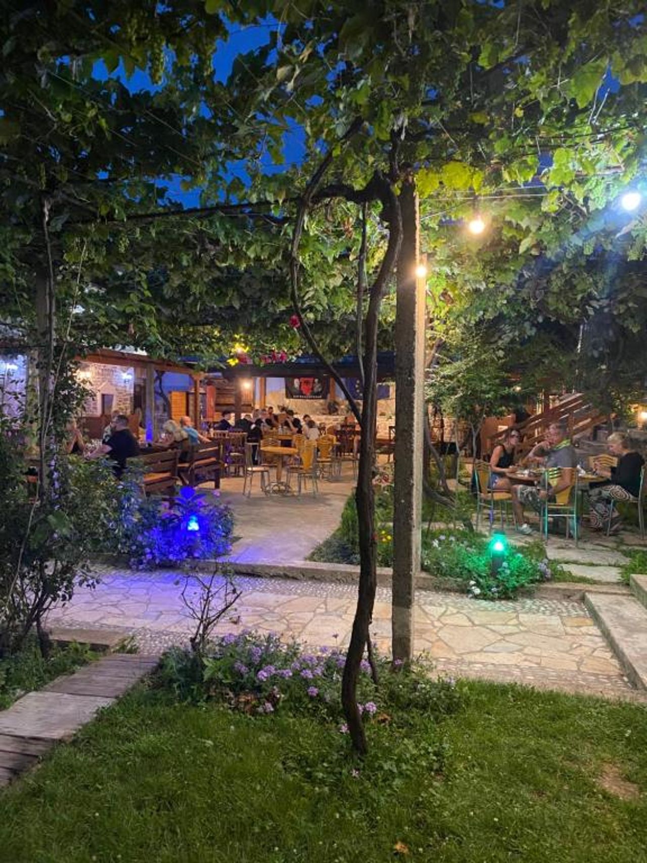 Kulla e Vjeter (Bar Restaurant, Guesthouse, Parking and Camping)