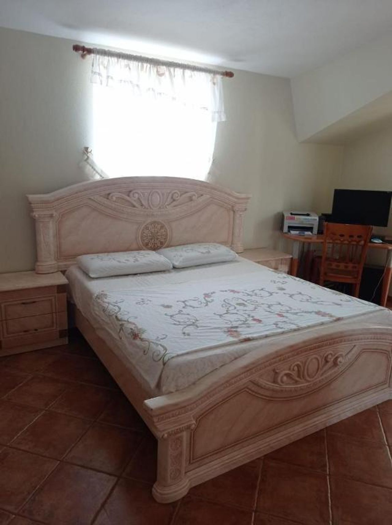 Enjoy Sunset at this Spacious Apartment