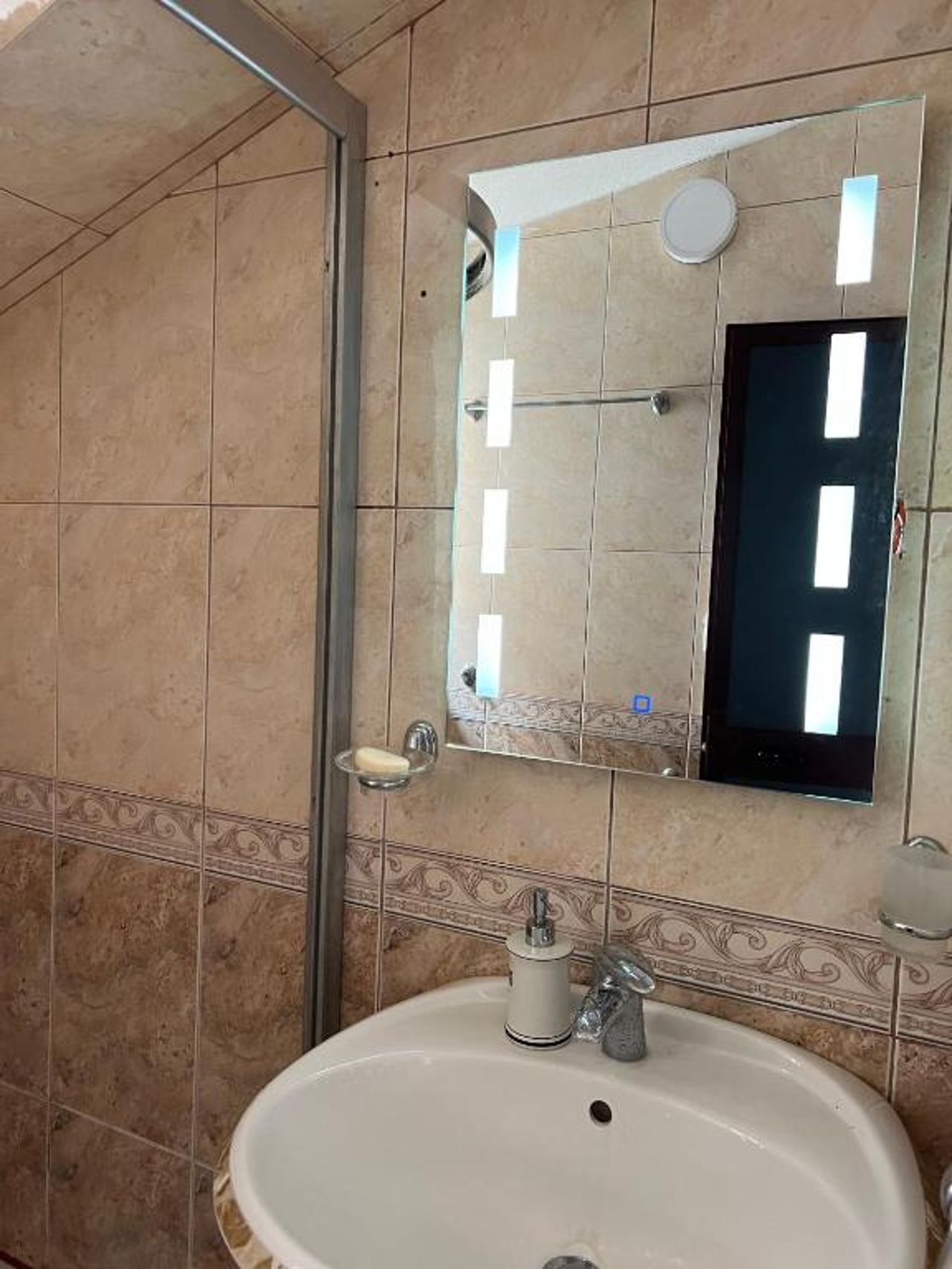 Enjoy Sunset at this Spacious Apartment