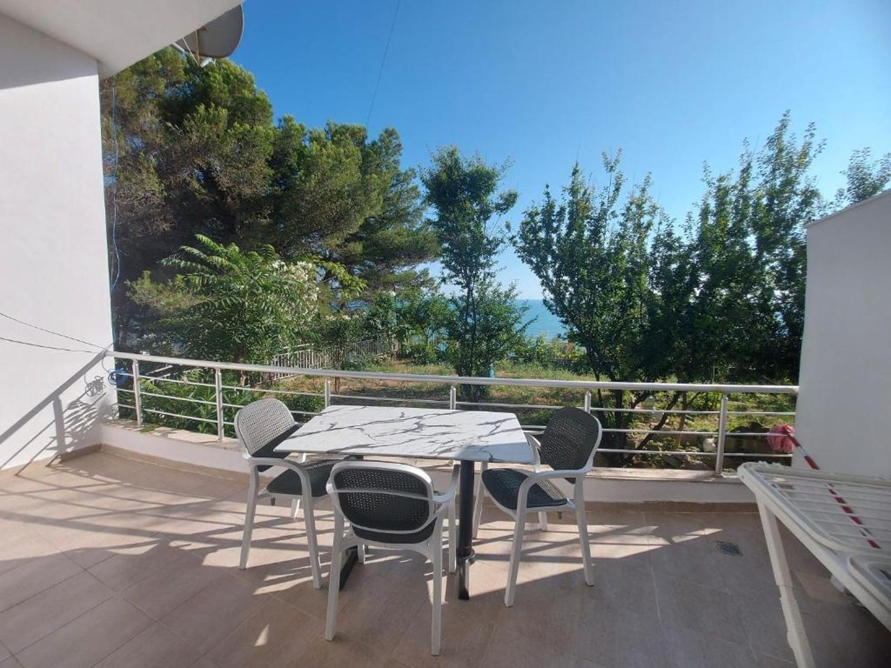 Bral Currila - Peaceful Beachfront Apartment