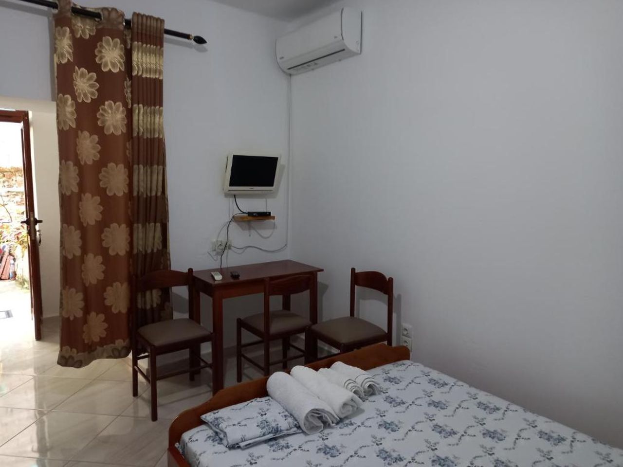 Isufi Guest Houses