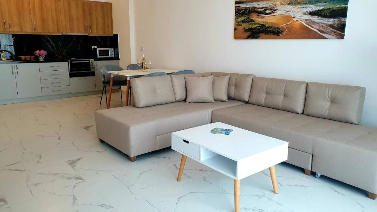 2F Saranda Apartment