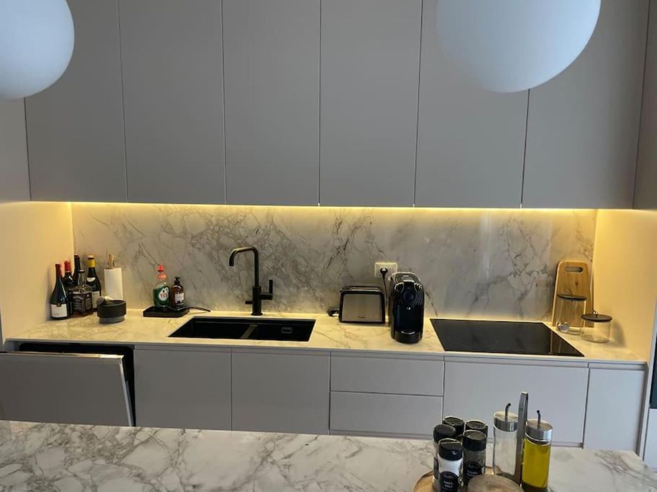 Luxury ground floor Apt with garden - Bay of Lalzi