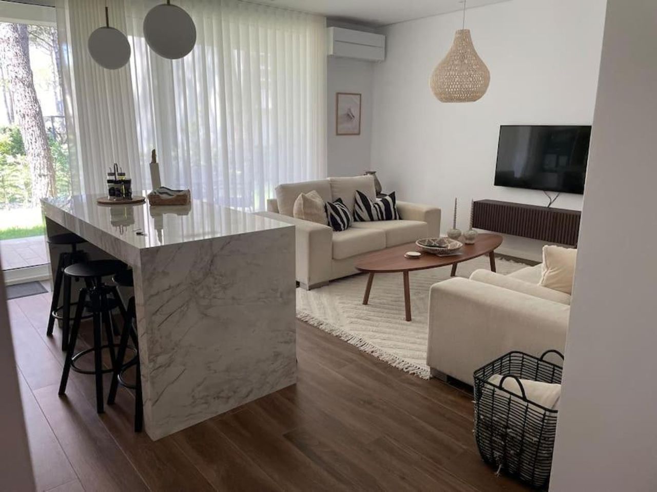 Luxury ground floor Apt with garden - Bay of Lalzi