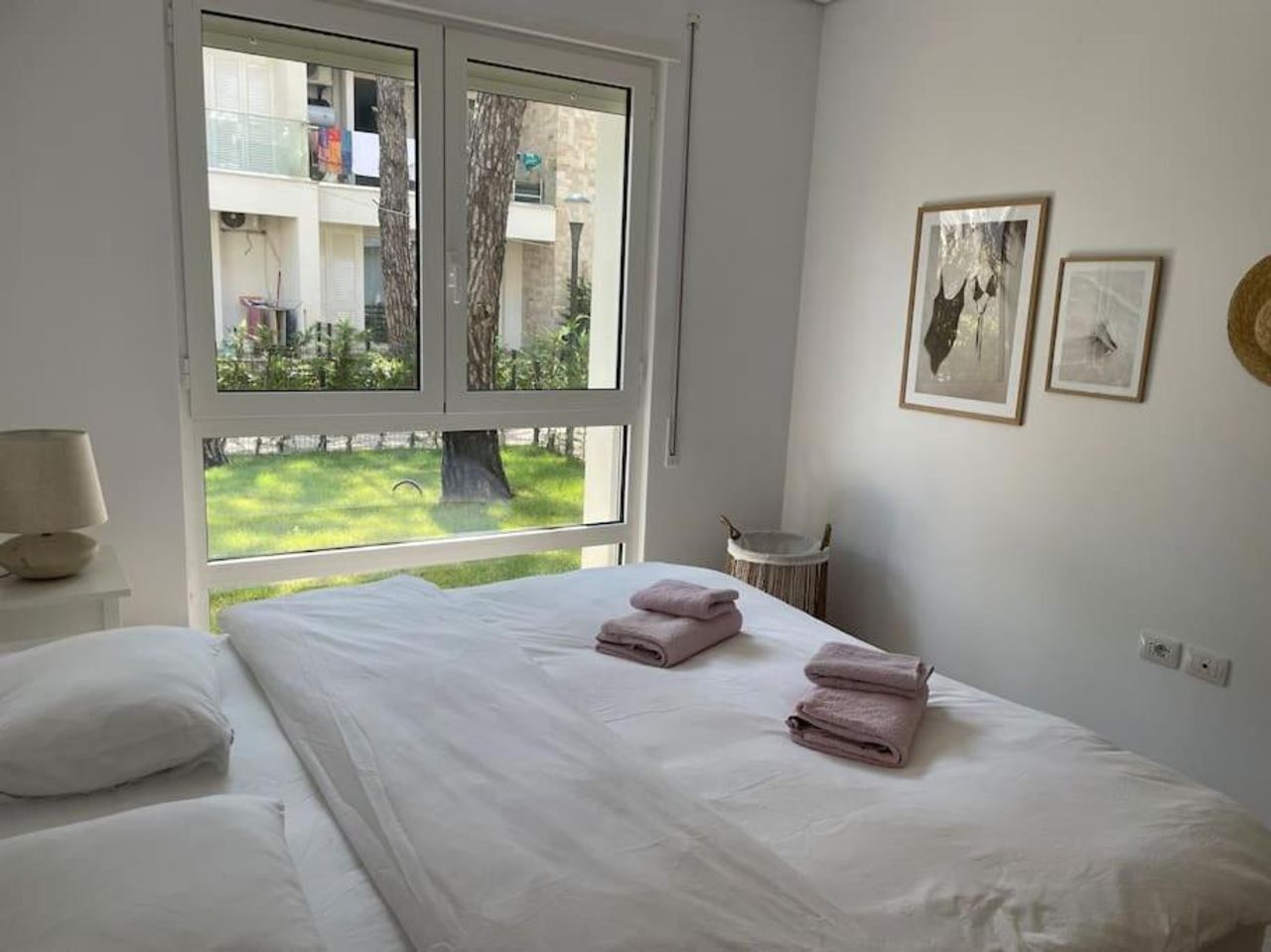 Luxury ground floor Apt with garden - Bay of Lalzi