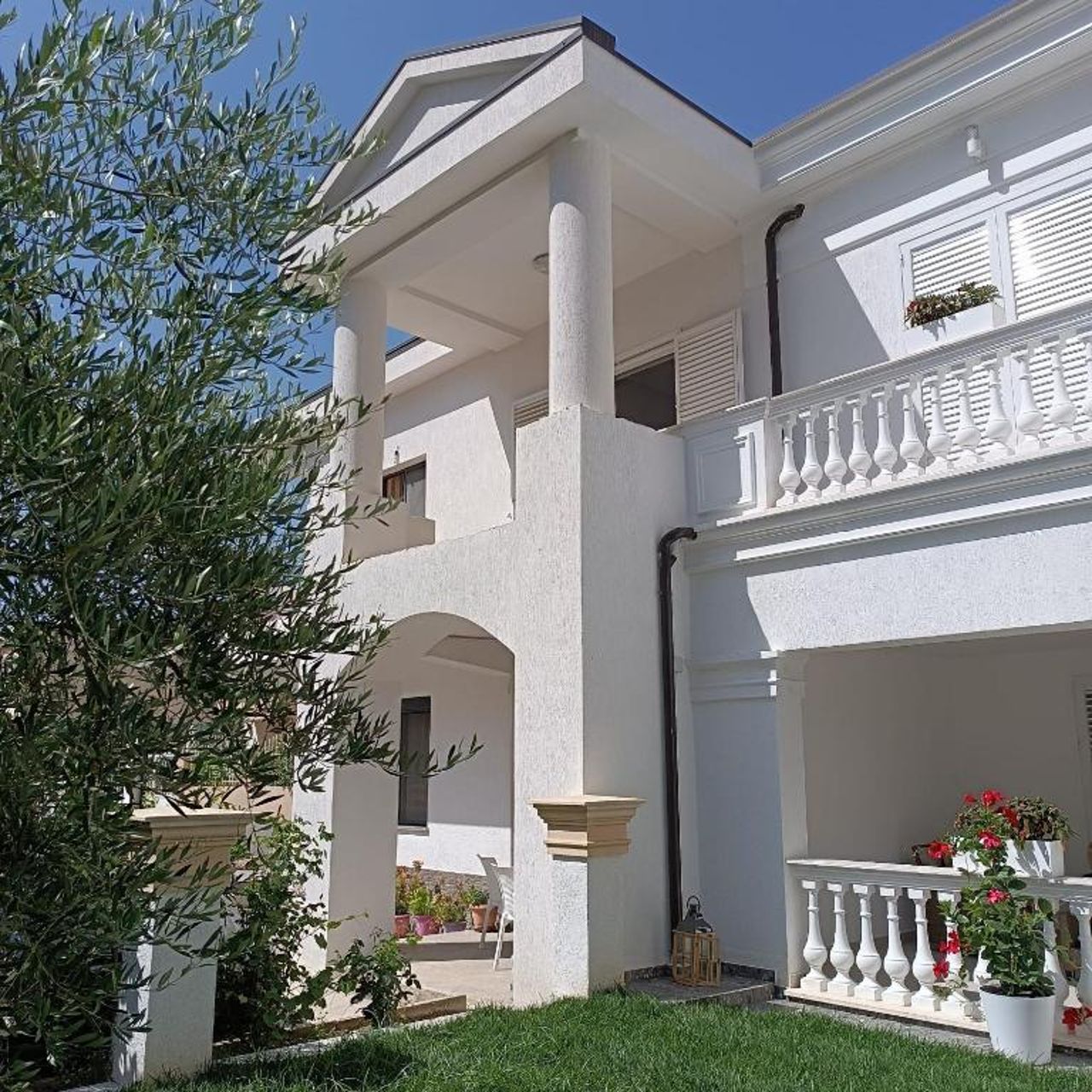 Villa Kurti