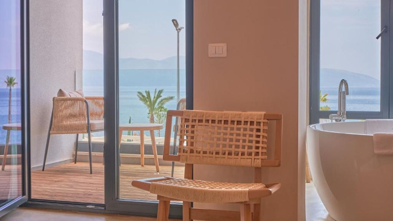 Azar Luxury Suites
