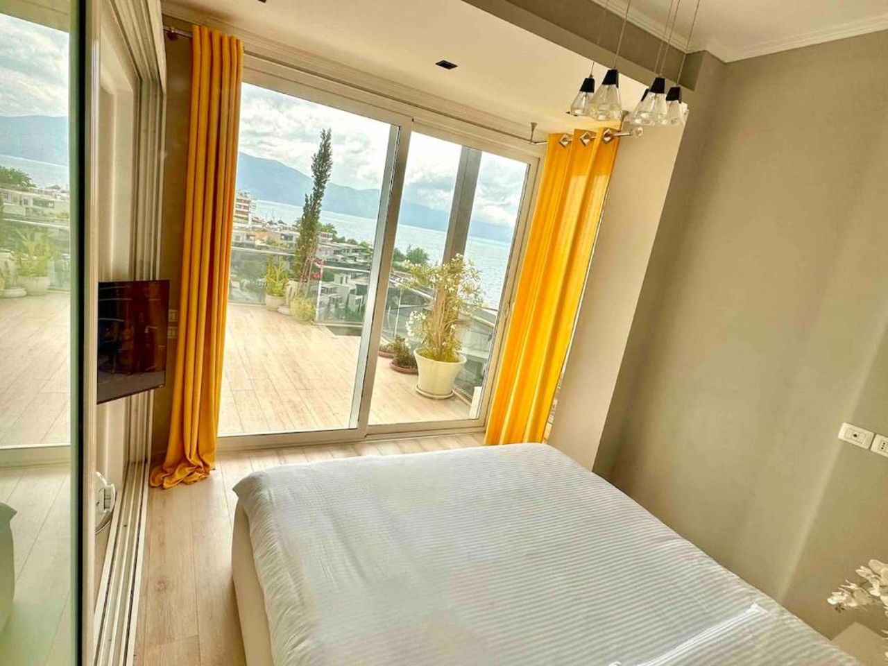Sea View Apartment with Veranda