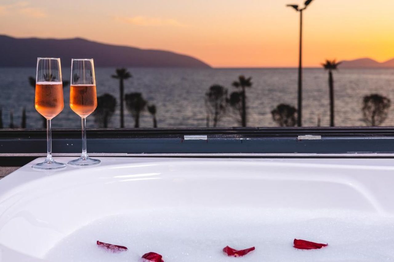 Azar Luxury Suites