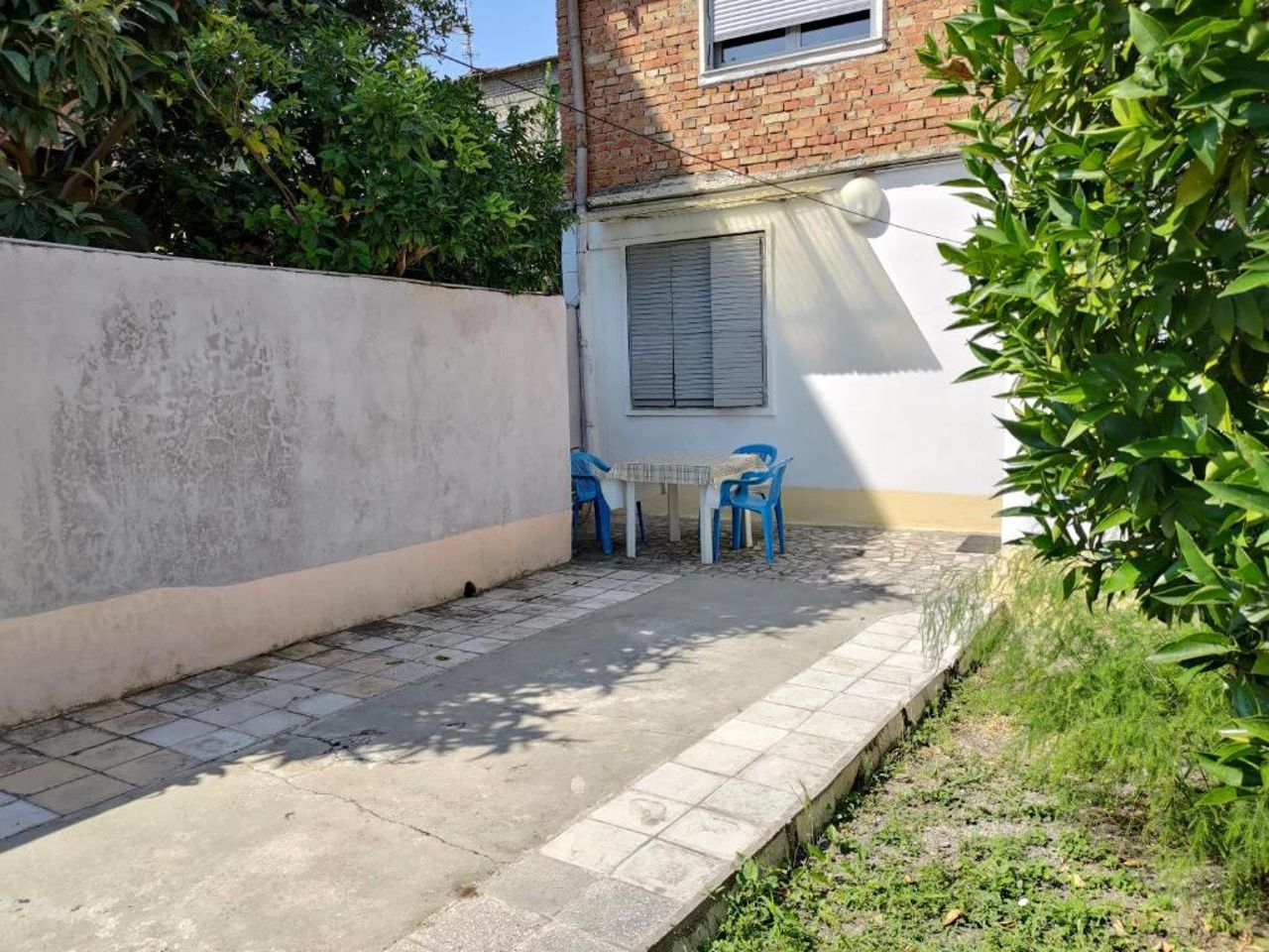 2 Bedroom house in center of Tirana (parking)