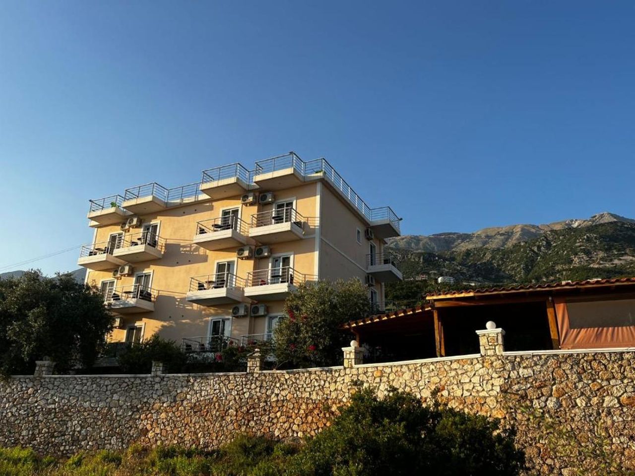 Season Inn