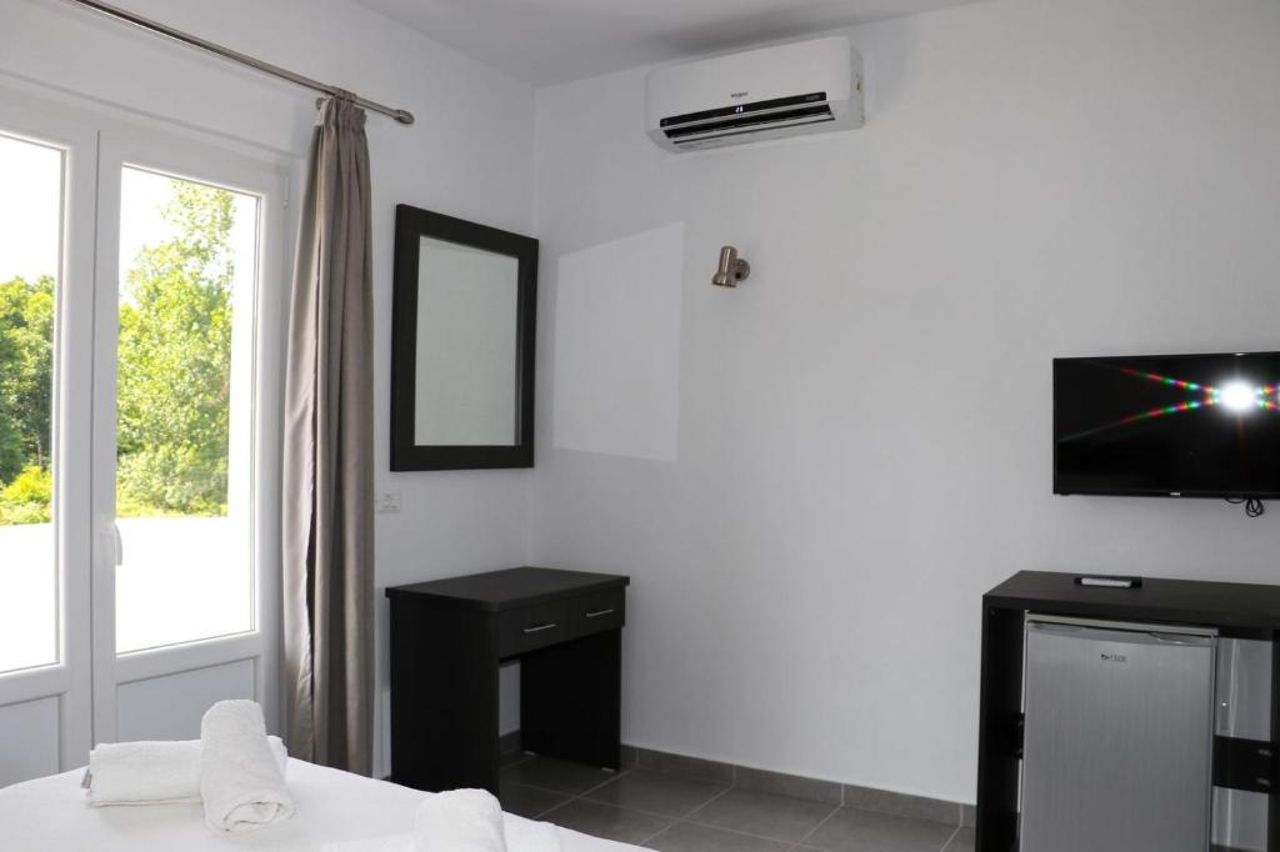 Hotel Velipoja Village