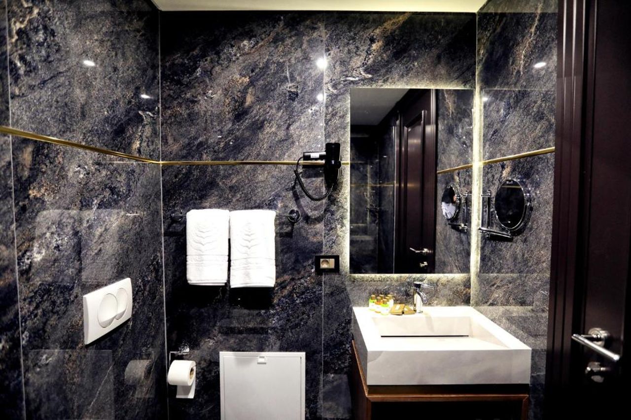 Luxury Premium Finese