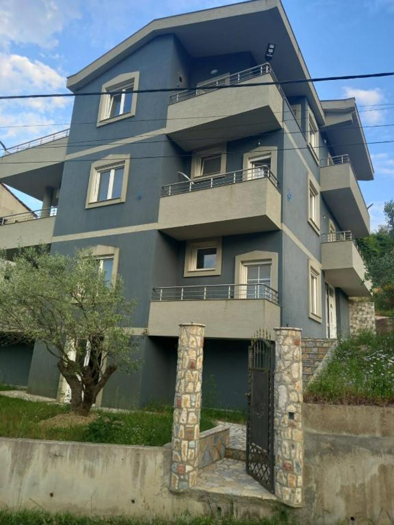 luxury villa 2 km from the sea