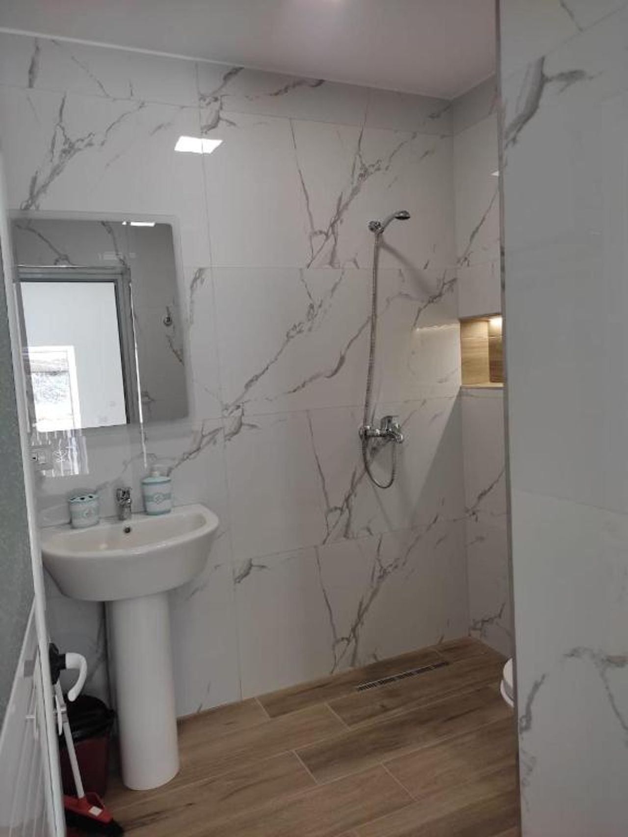 V Apartment