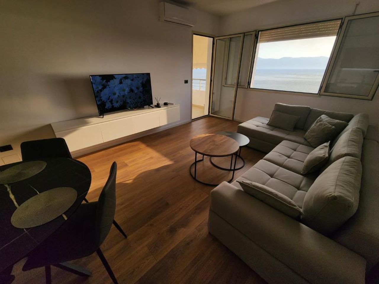 Cloud 10 Apartment