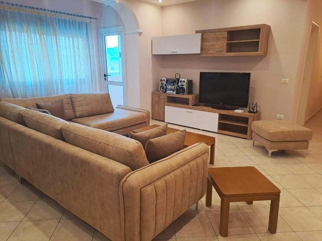 Lovely large summer apartment next to Lungomare