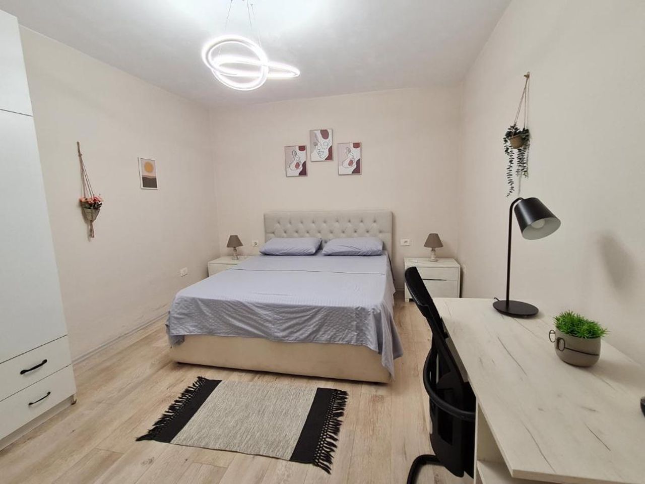 Downtown Boulevard apartment with a cute balcony!