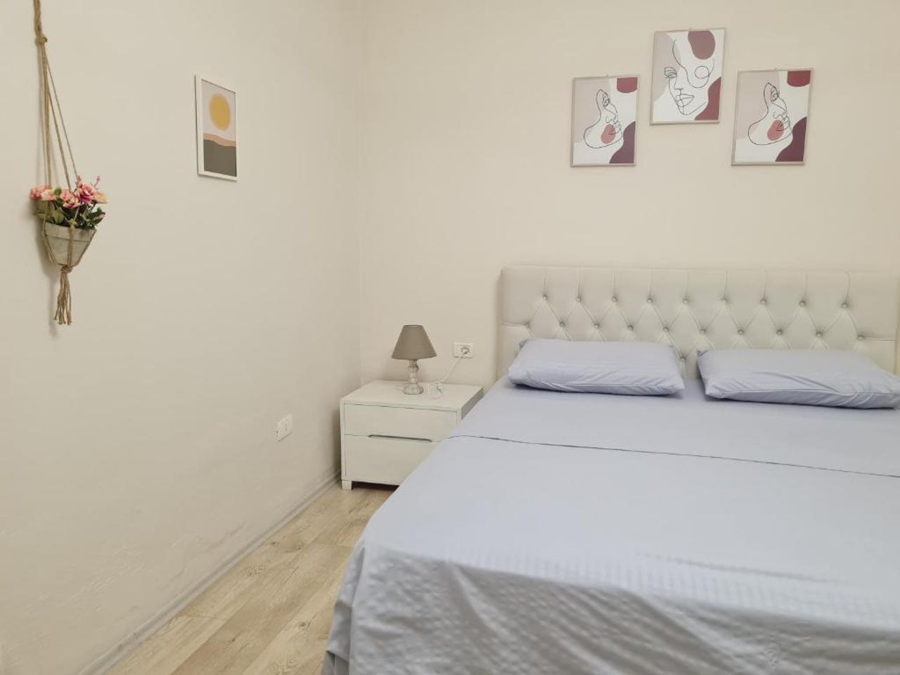 Downtown Boulevard apartment with a cute balcony!