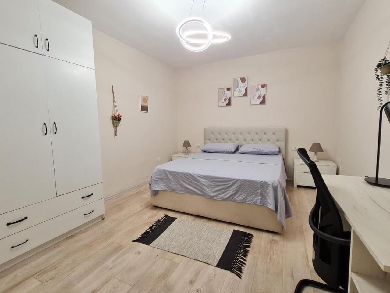 Downtown Boulevard apartment with a cute balcony!