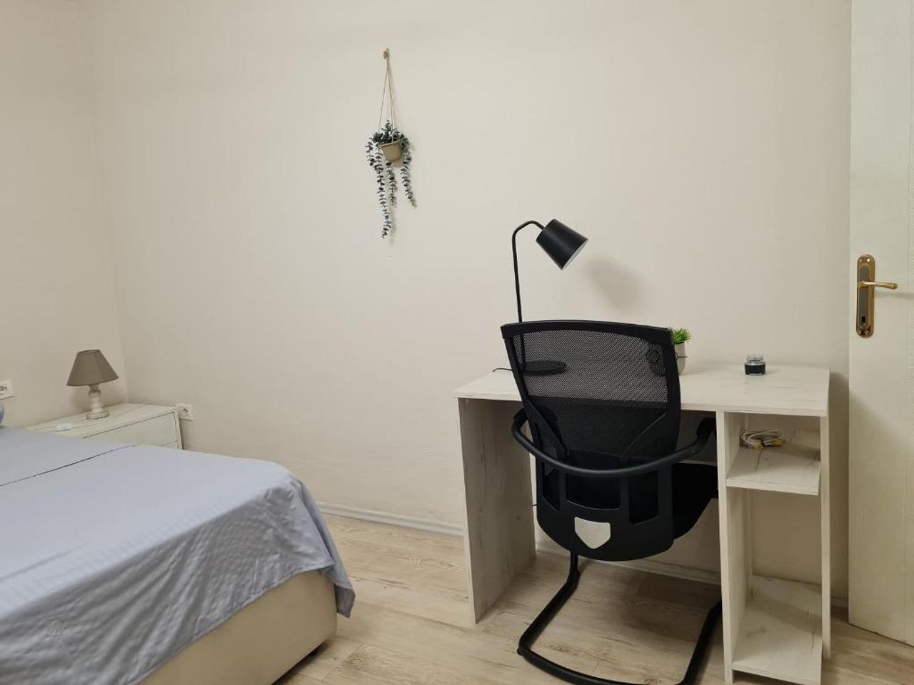 Downtown Boulevard apartment with a cute balcony!