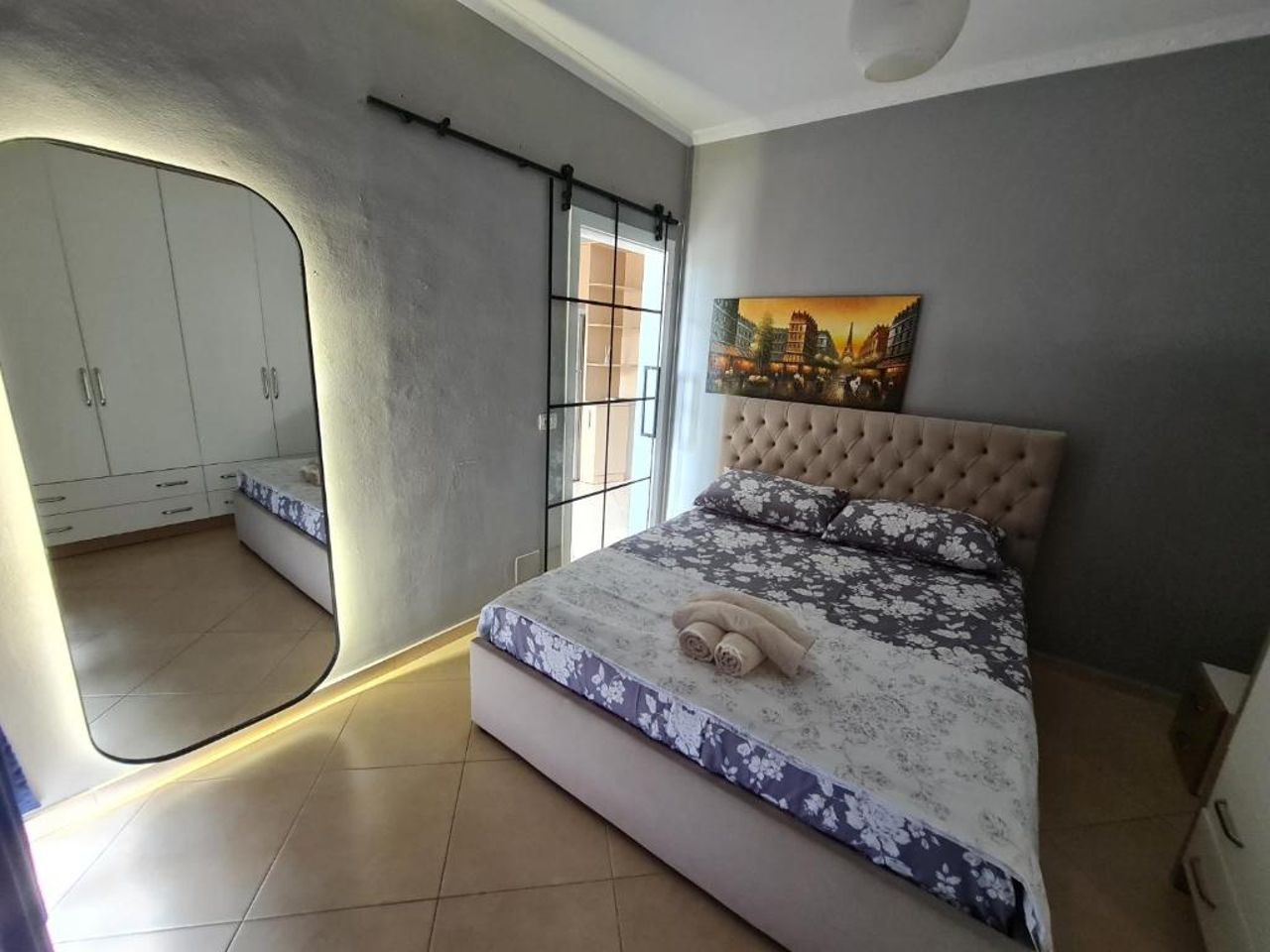 6th floor Apartments, Apartament