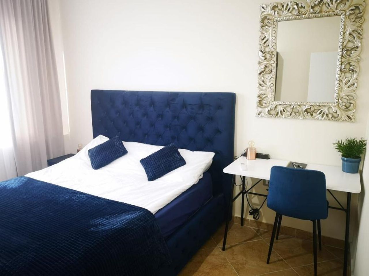 Riviera Deluxe Apartments