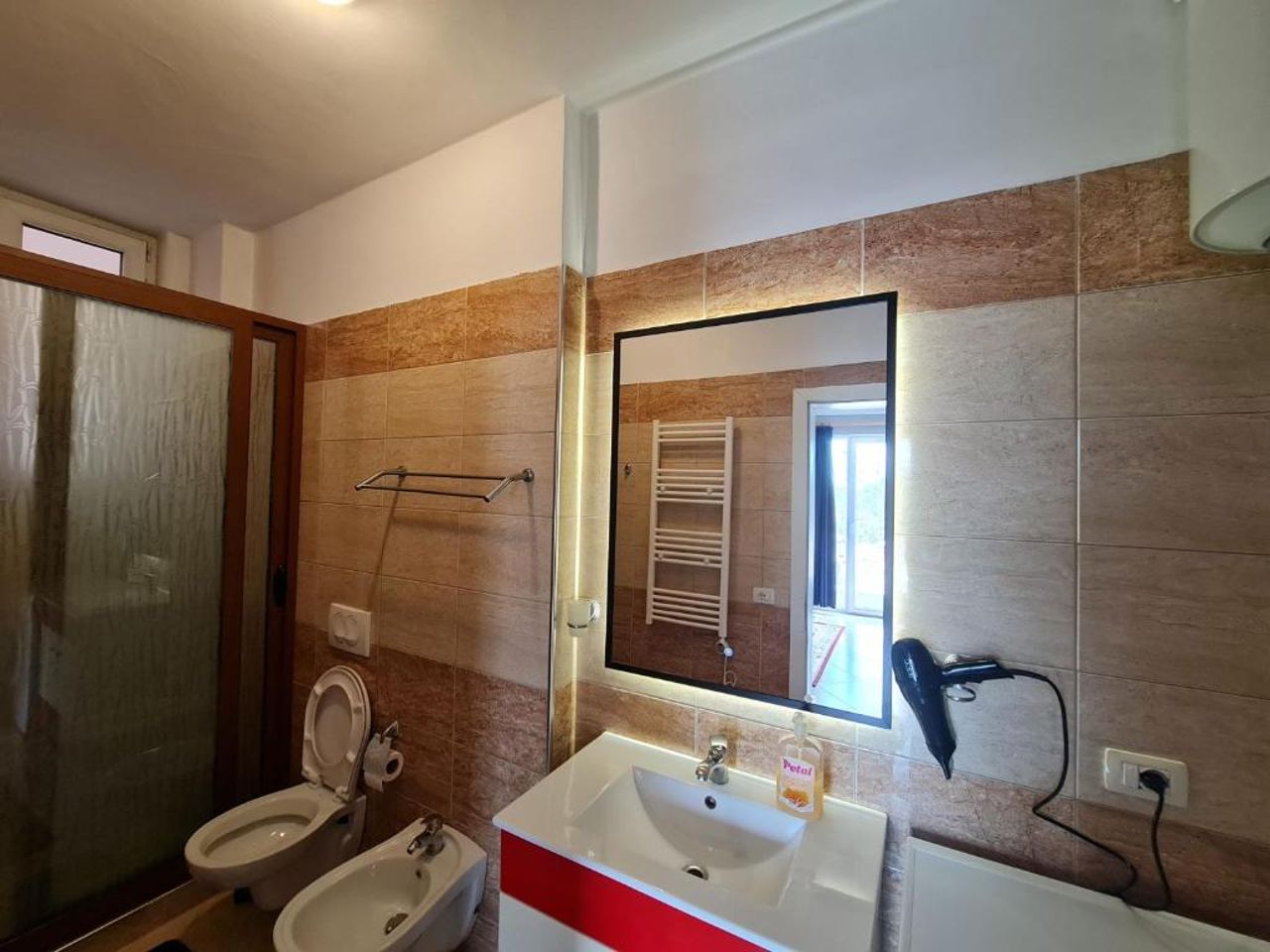 6th floor Apartments, Apartament