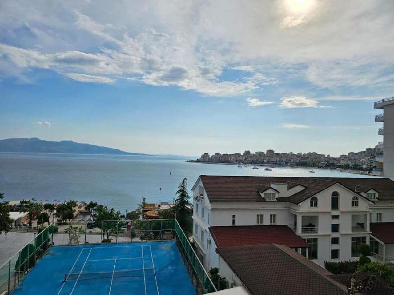 Appartamento centrale con vista mare e garage