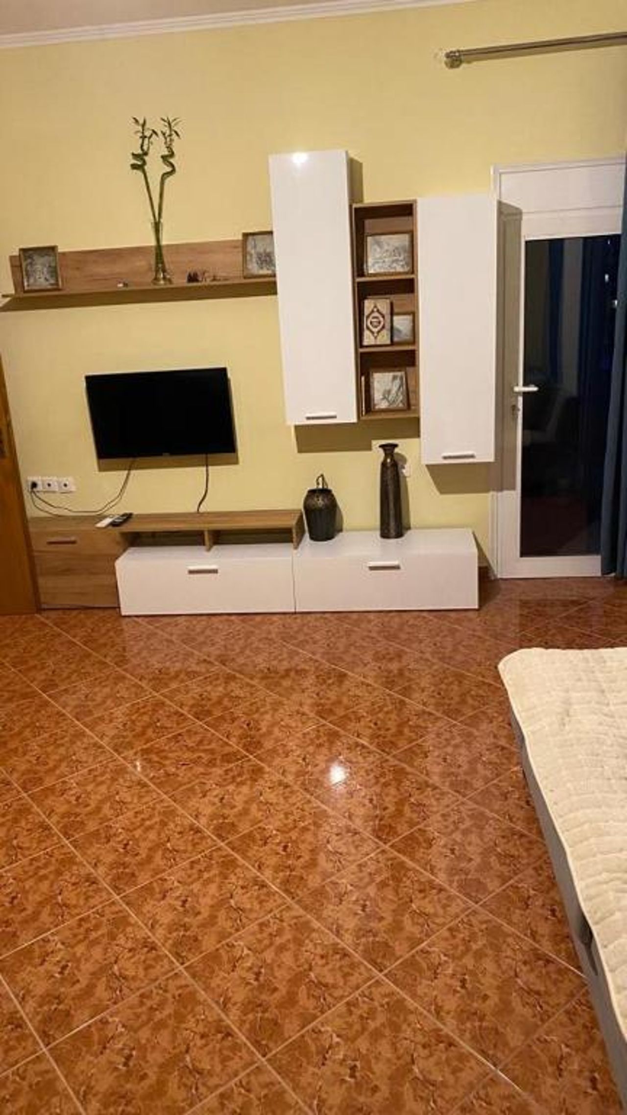 SI-RI Apartment