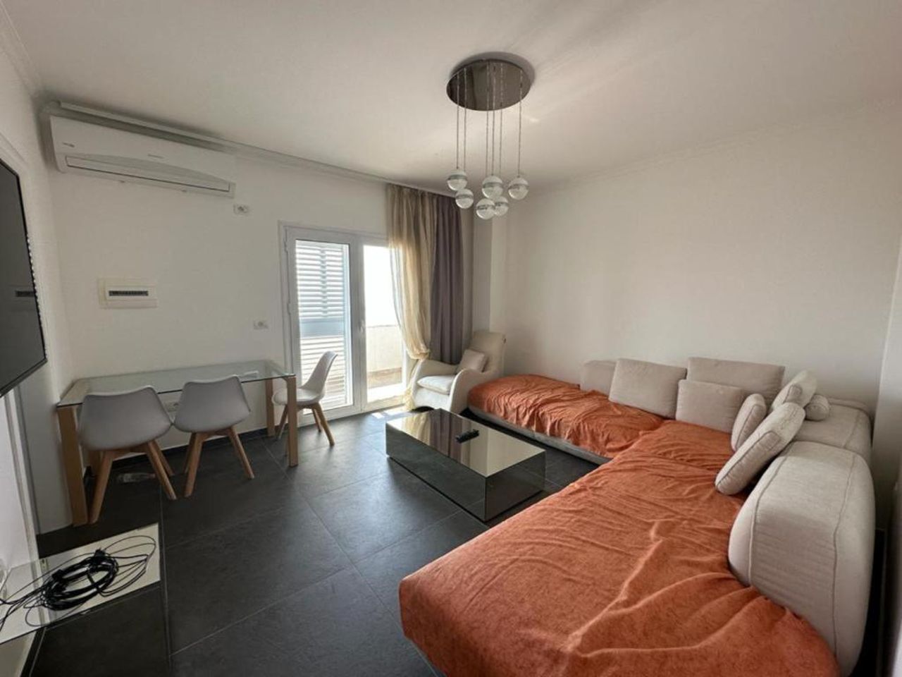 Penthouse apartment with terrace on the sea