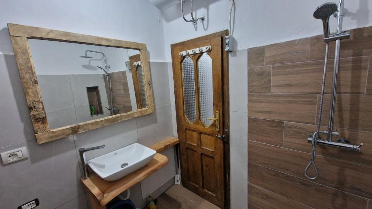 Bujtinat Skenderi Gjinar