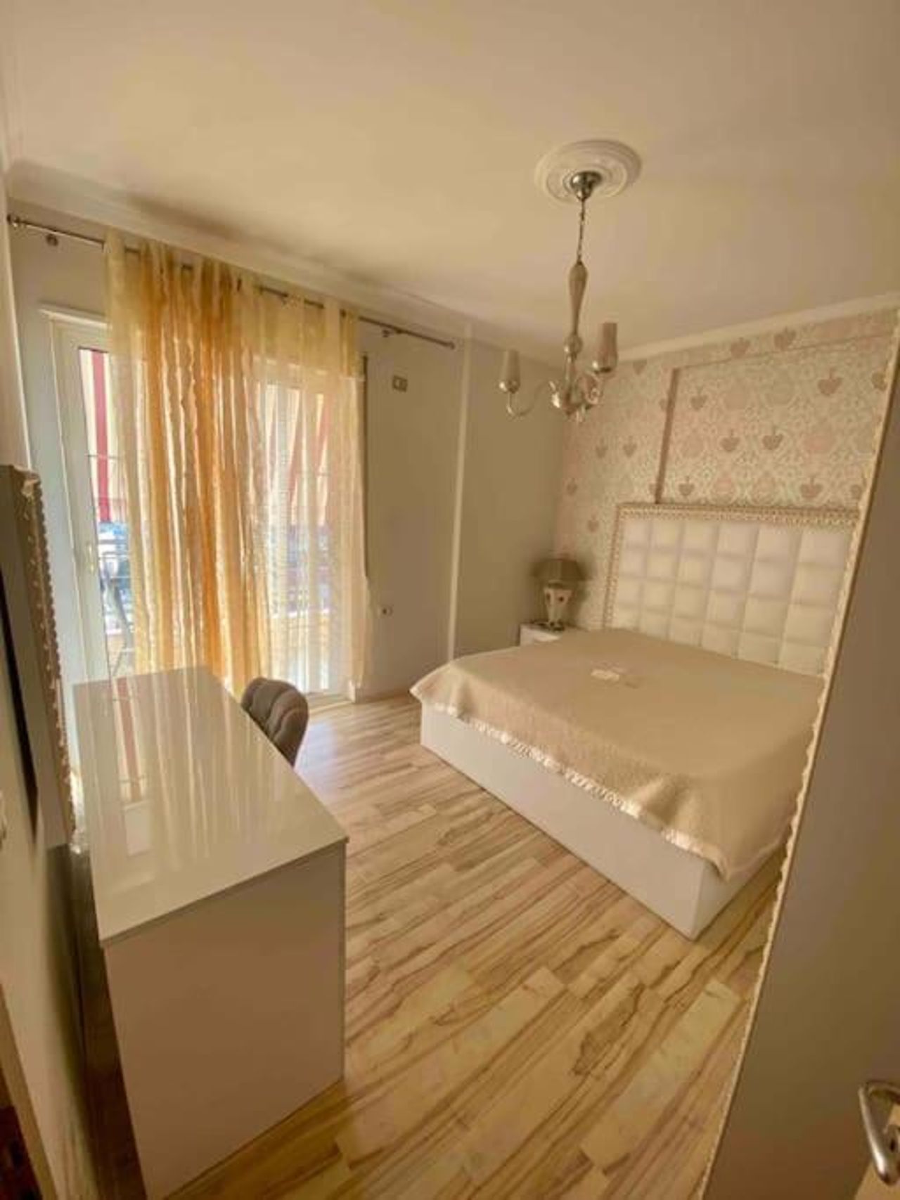 ARSI FLAT - Spacious & Stylish condo-city center