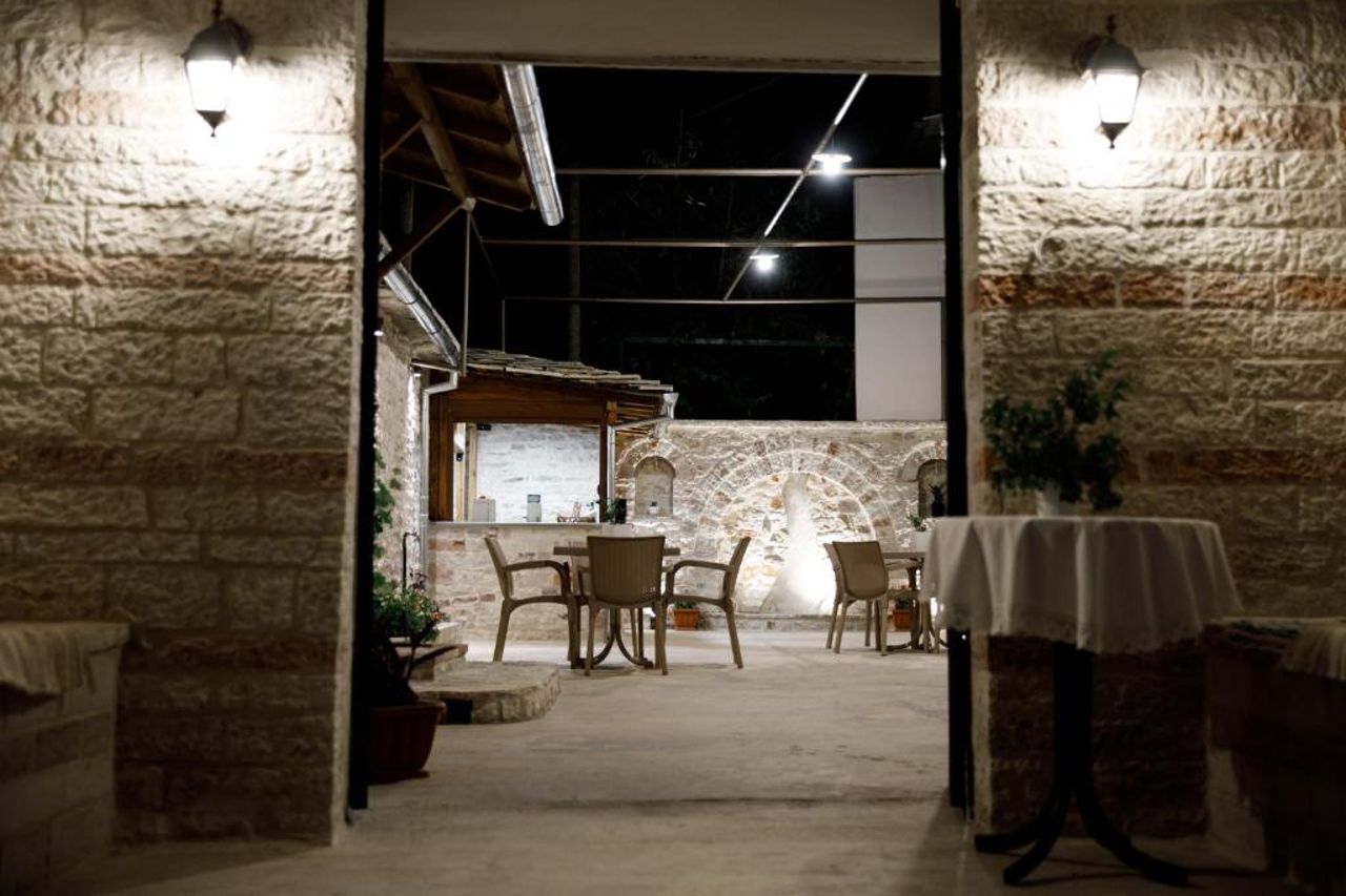 Guesthouse, Bar & Restaurant Çani