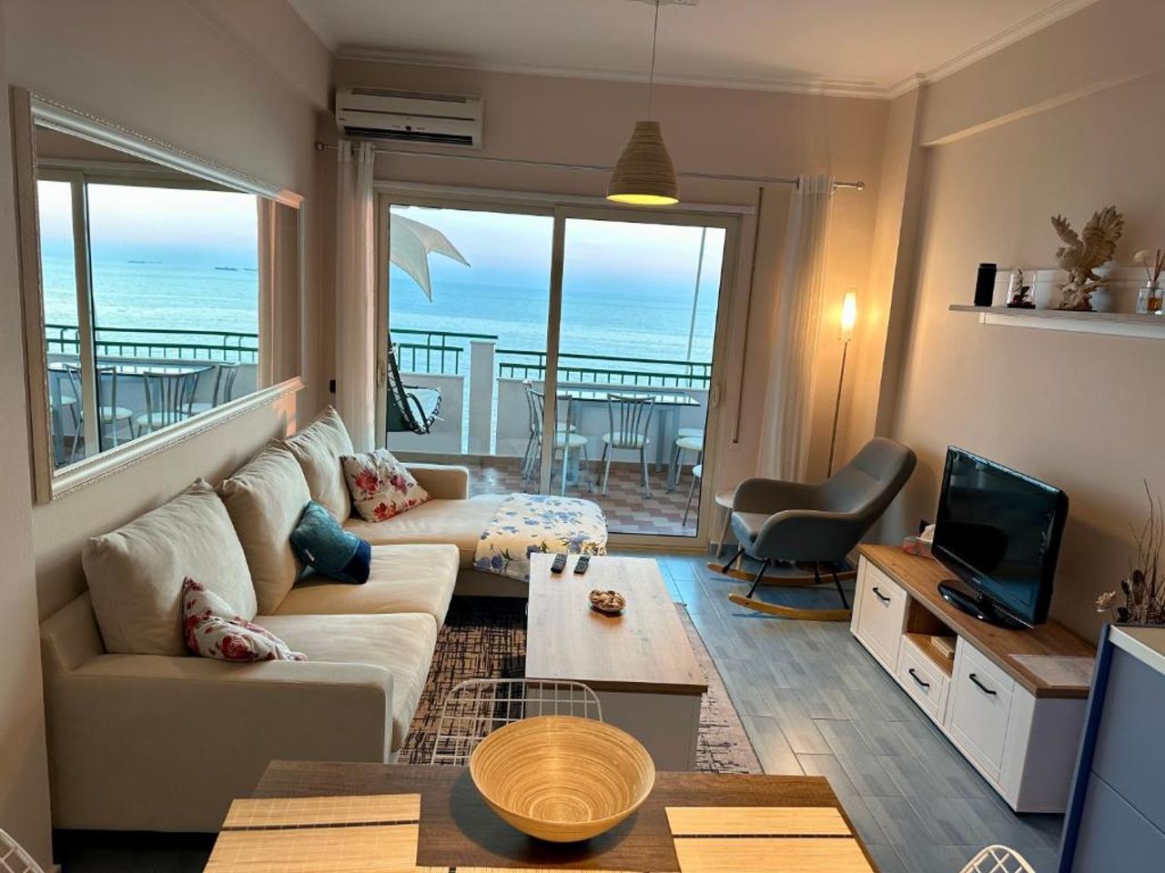 Summertime Luxury Apartment with amazing Sea View