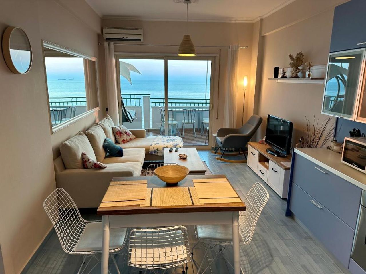 Summertime Luxury Apartment with amazing Sea View