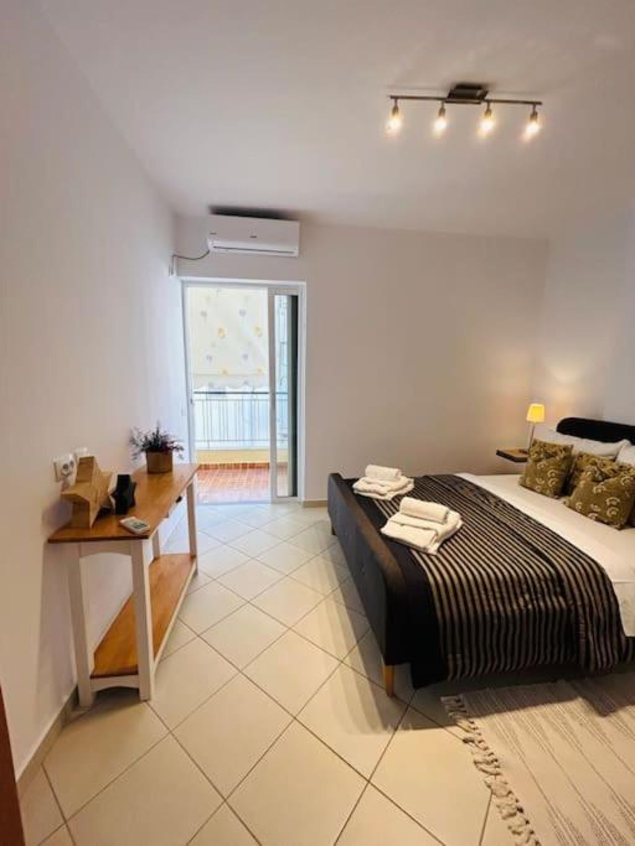 Orange Ap. 2 bed- city centre Sarande !