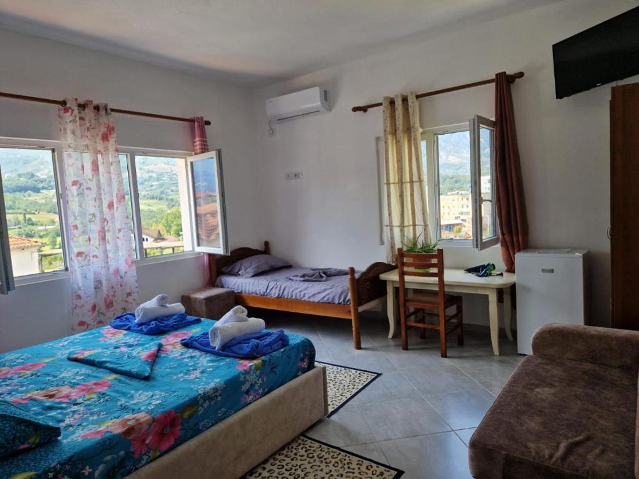 Bar-Restaurant-Hotel-Familja