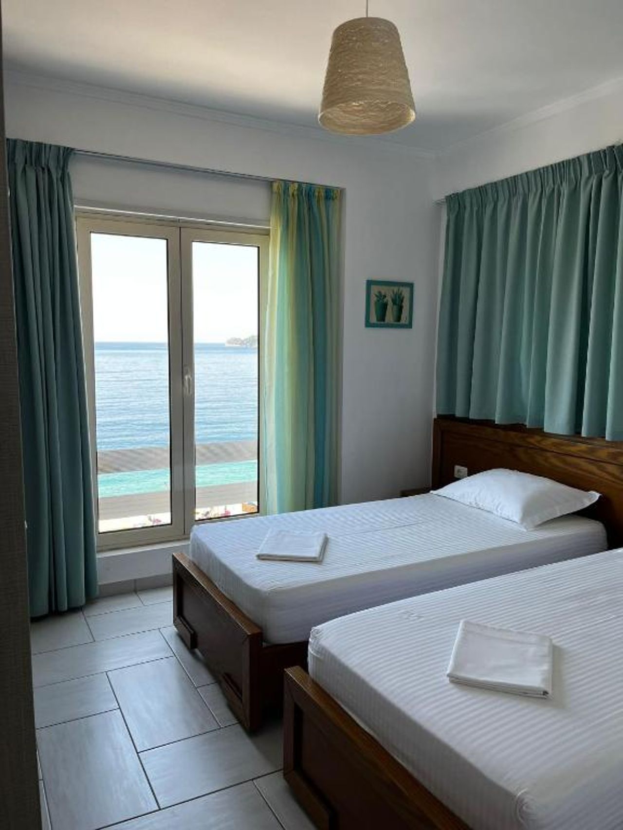 Menikos Apartments