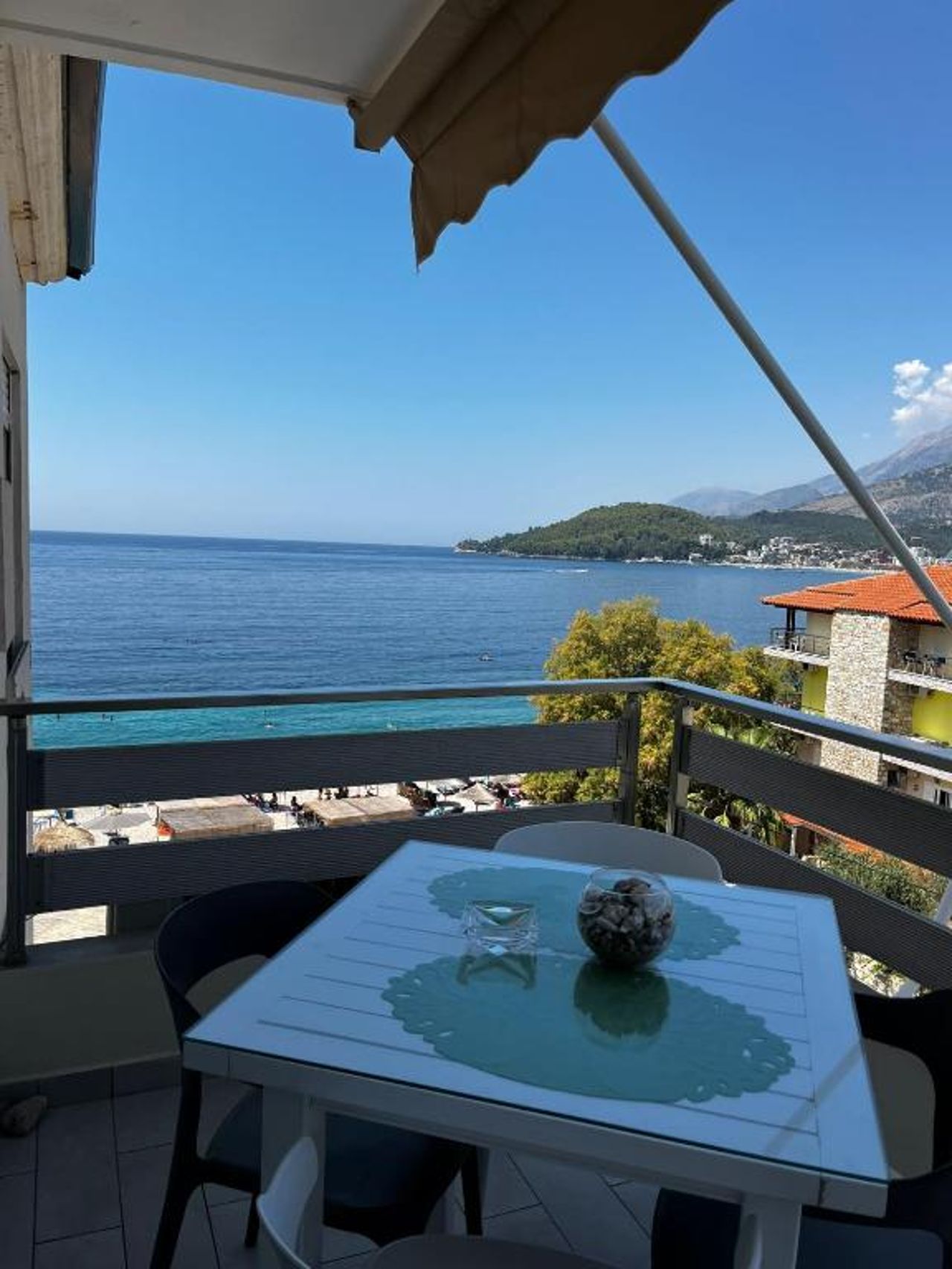 Menikos Apartments