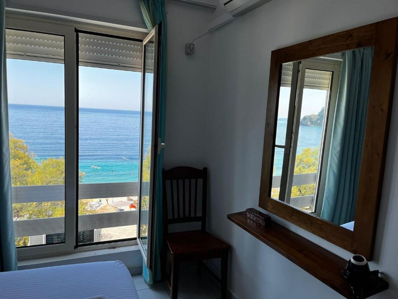 Menikos Apartments