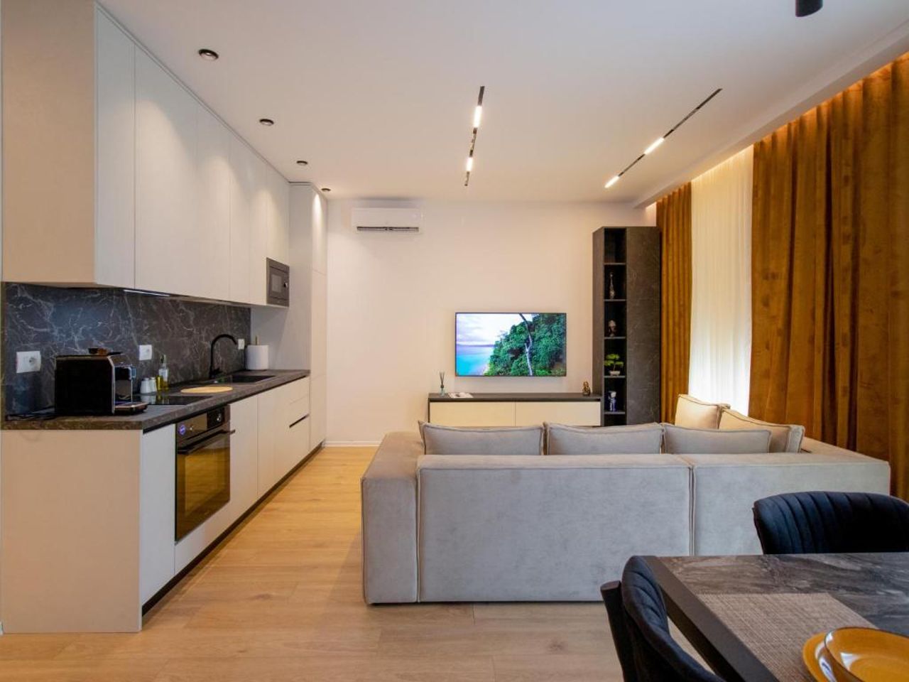 LUXURY Rooftop 23