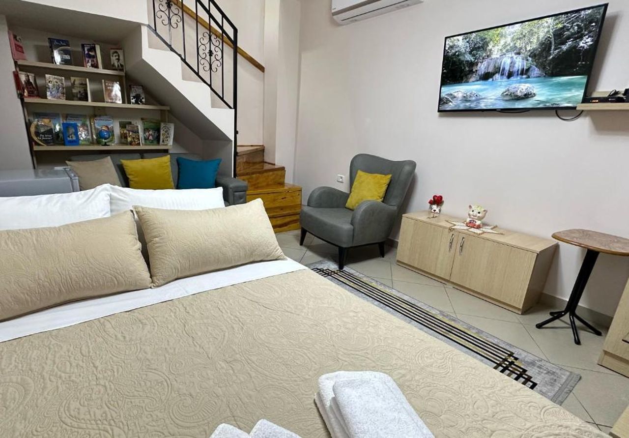 Duplex Mino, Pazari i Vjetër Korçë