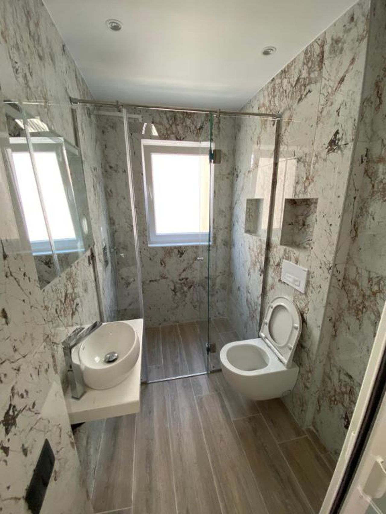 E Apartment