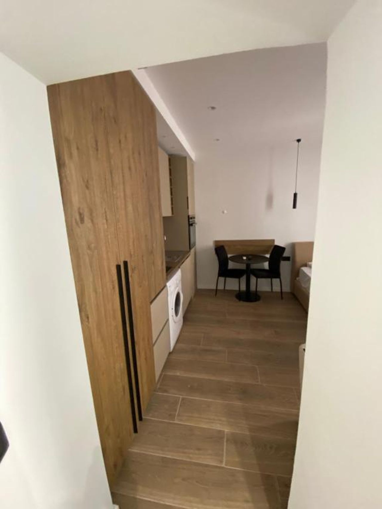 E Apartment