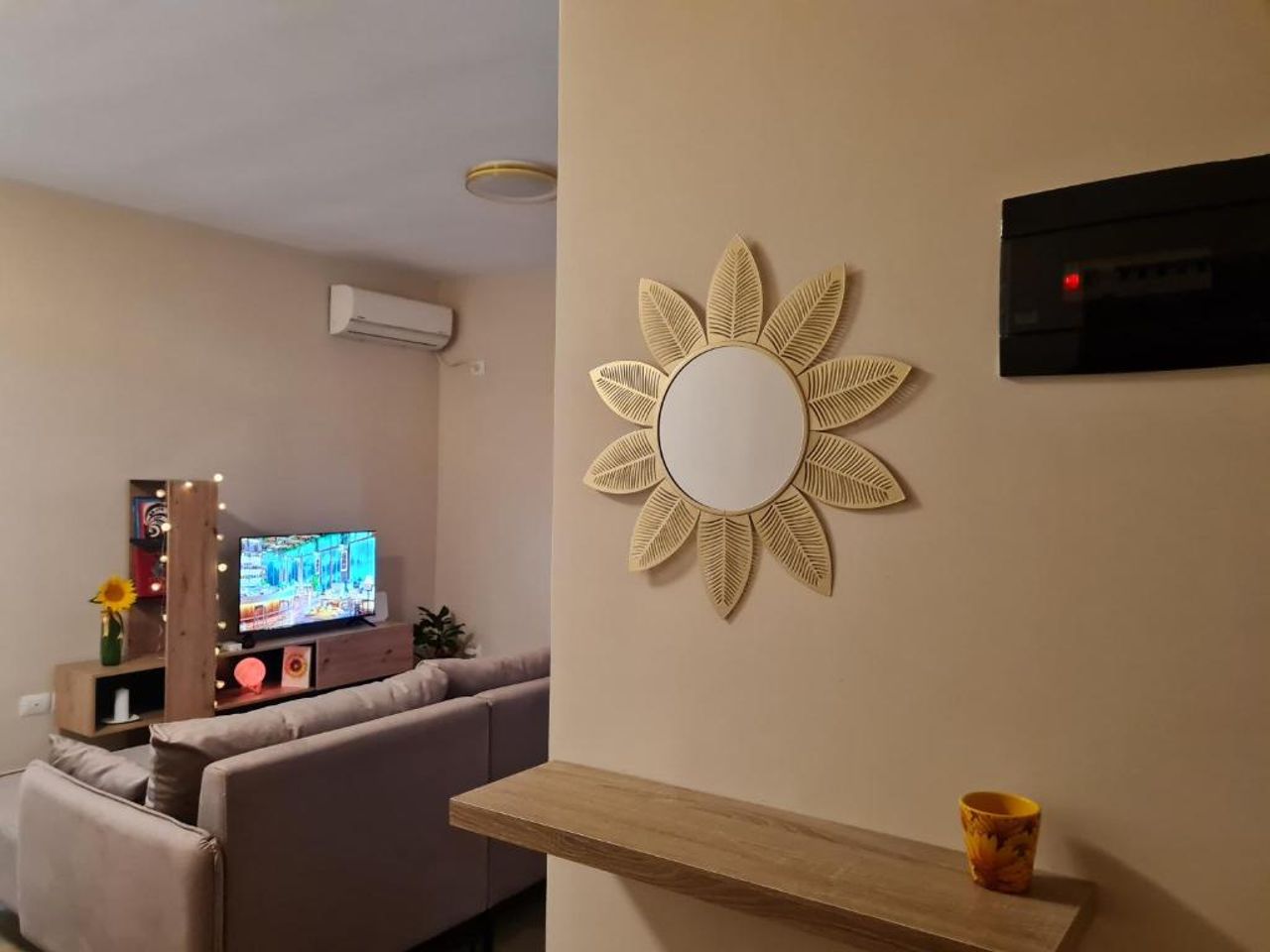 Sunflower Cozy Apartment Near Bllok Area