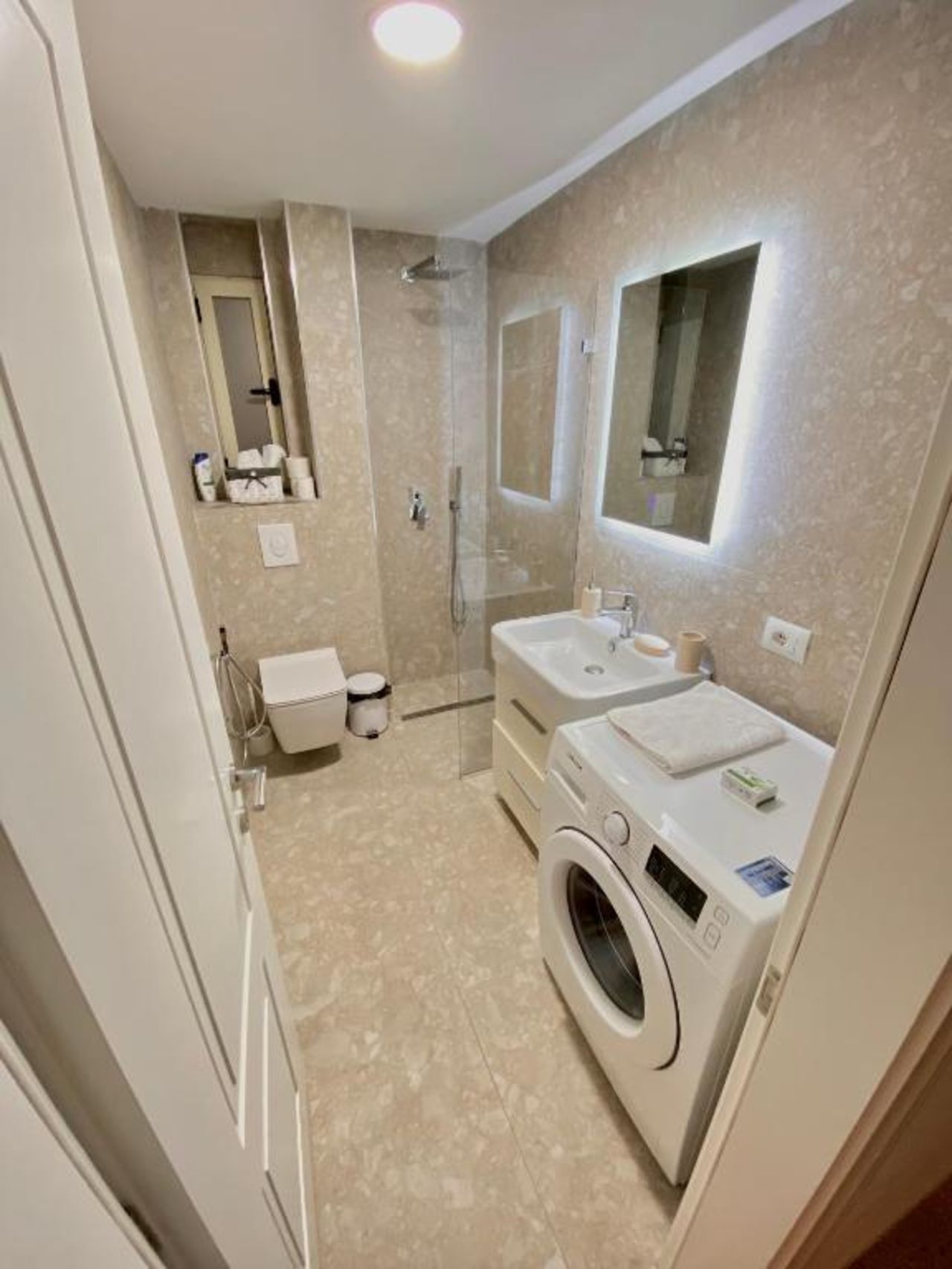 Jolie Center Apartment