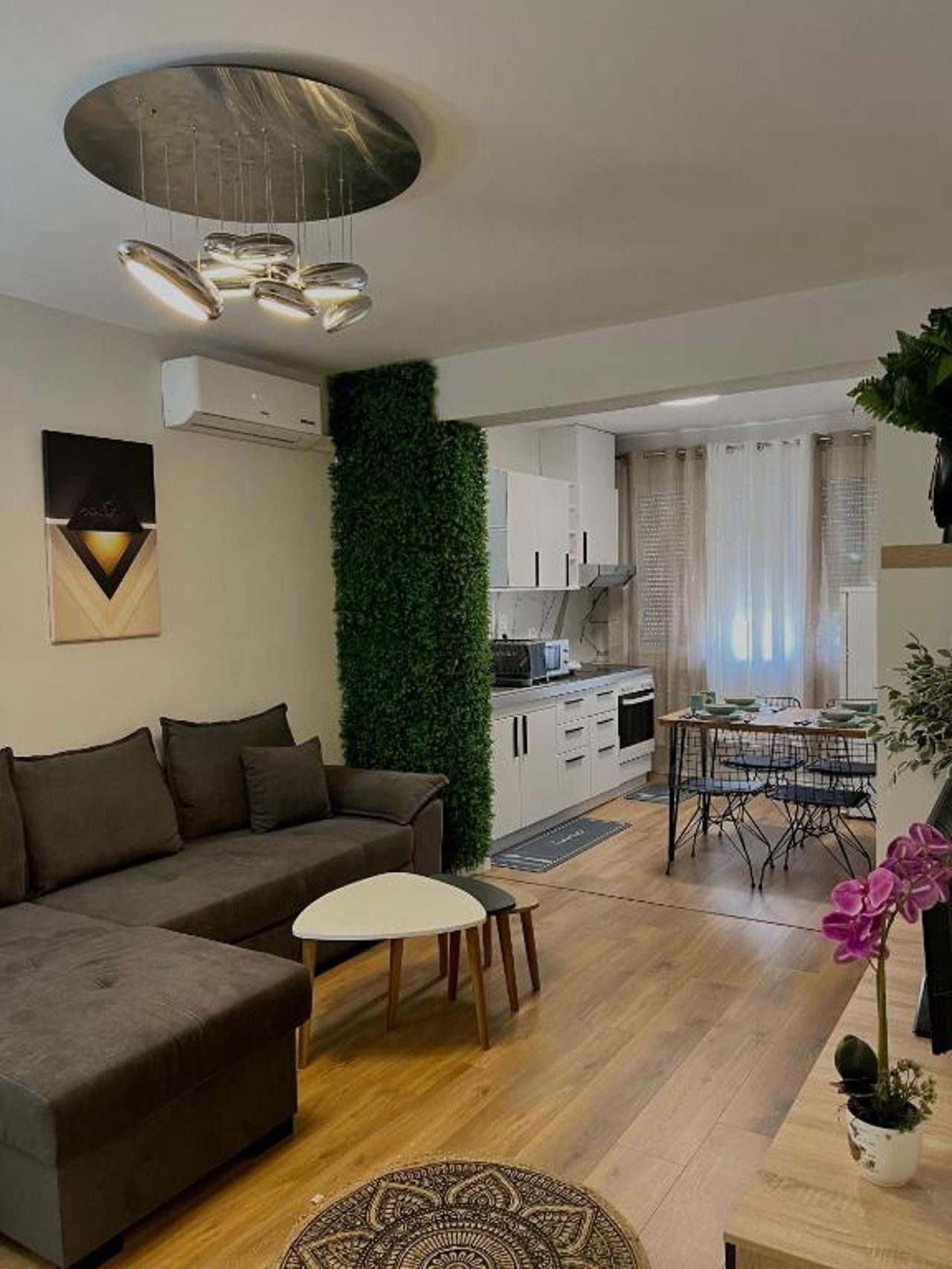 Pine Apartment Tirana