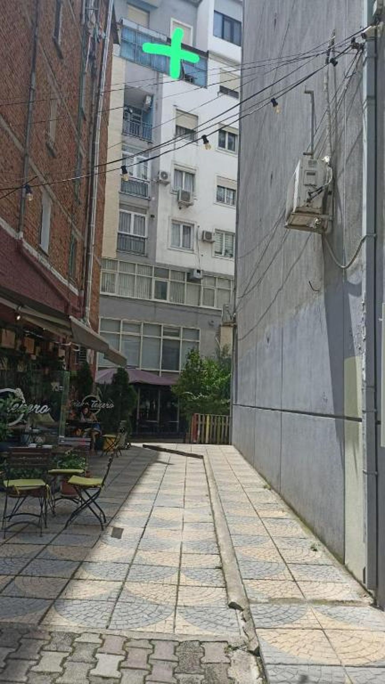 Centrally located Glamorous Bright APT near Bazaar