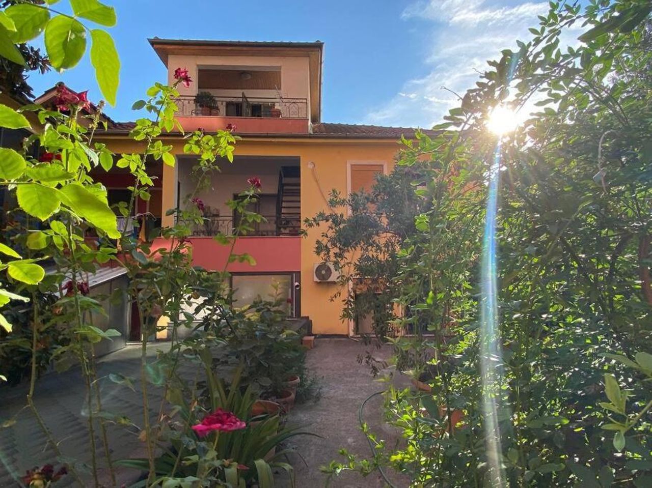 Cosy, private apartment in a family villa